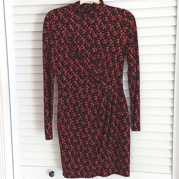 Black Halo Dress, Size 4, Long Sleeves, Mini, Black with Red Roses Floral Print - Picture 10 of 12